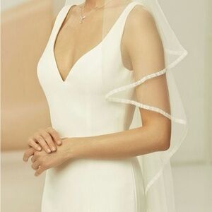 NWT- Bianco Evento 110cm Veil (Style 365)